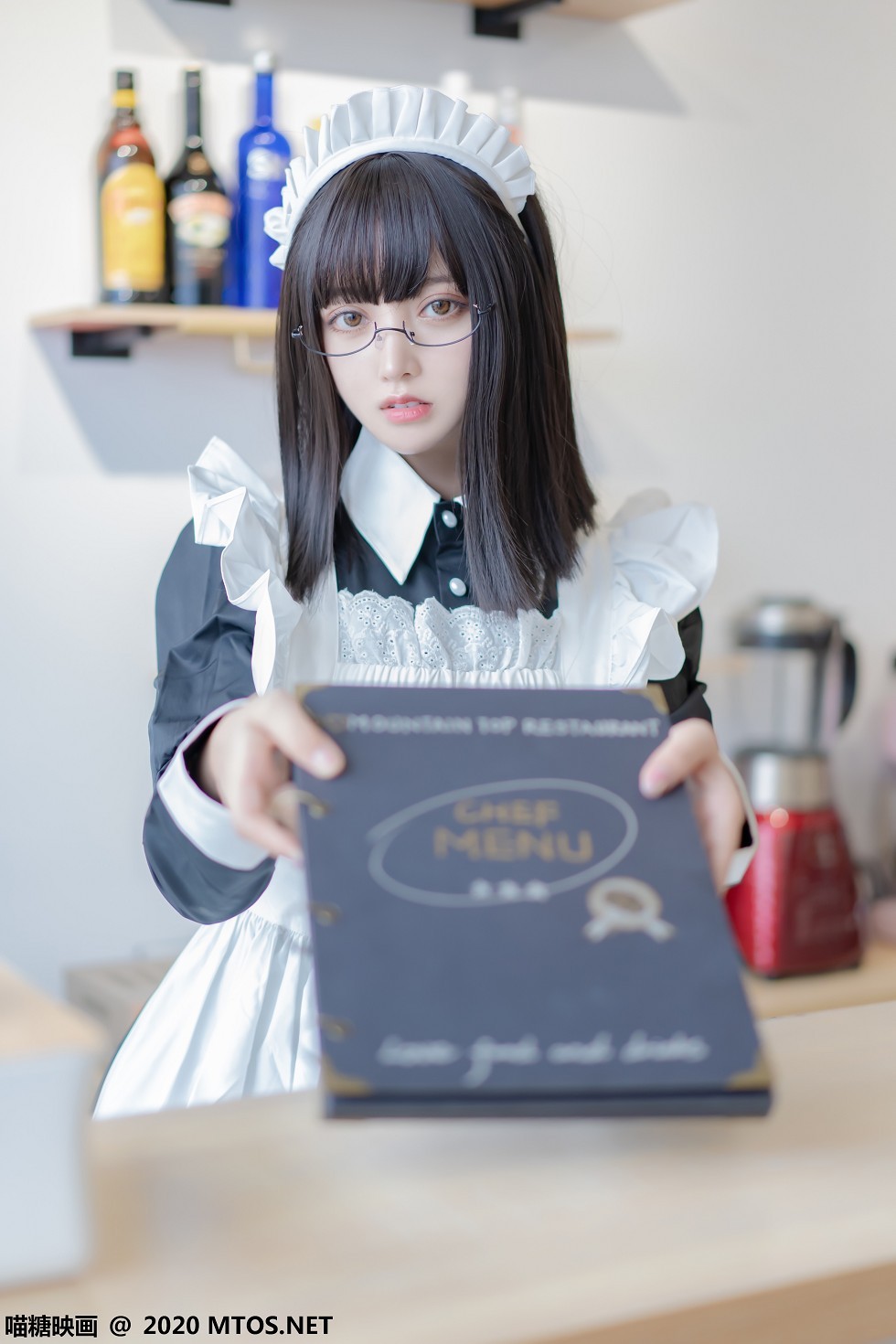 [喵糖映画]Vol.307_眼镜美少女居家私房长裙女仆装半撩露吊带白丝袜诱惑写真20P