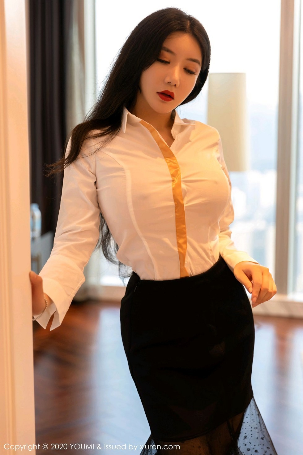 [YouMi尤蜜荟]Vol.579_女神心妍小公主职业OL装扮主题无内黑丝裤袜秀翘臀诱惑写真60P