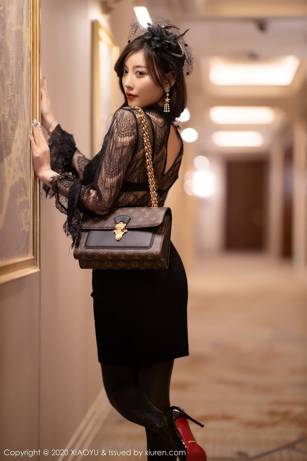 [XiaoYu画语界]Vol.442_女神杨晨晨sugar成都旅拍黑色情趣内衣配黑丝裤袜诱惑写真75P