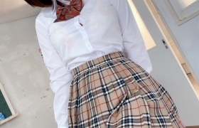 你是谁？暗黑校花「深田咏美」学姐貌反差，粉丝一面倒只认性感教师？