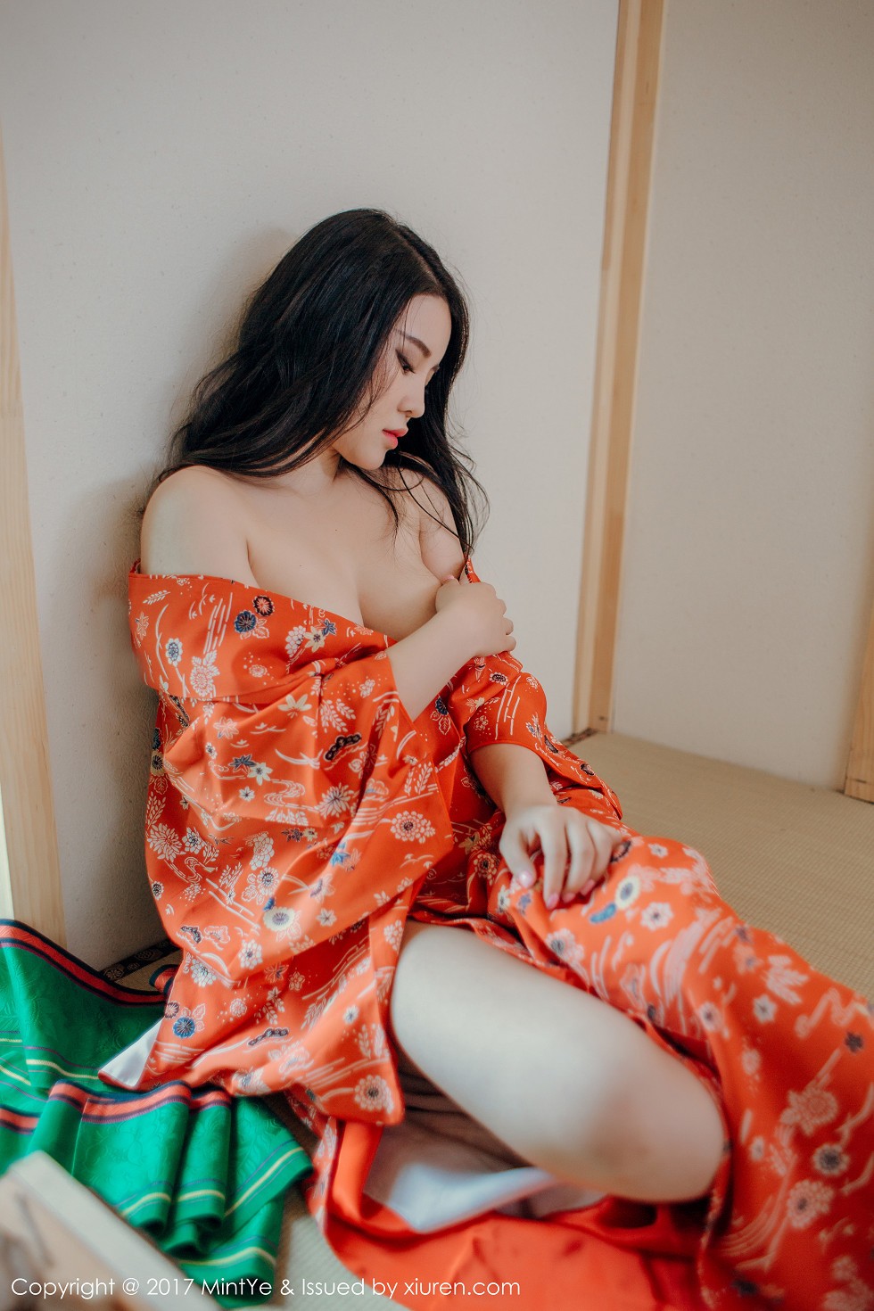[MintYe薄荷叶]Vol.003_嫩模Sukki白色蕾丝透视内衣秀完美酥胸性感妖媚写真60P