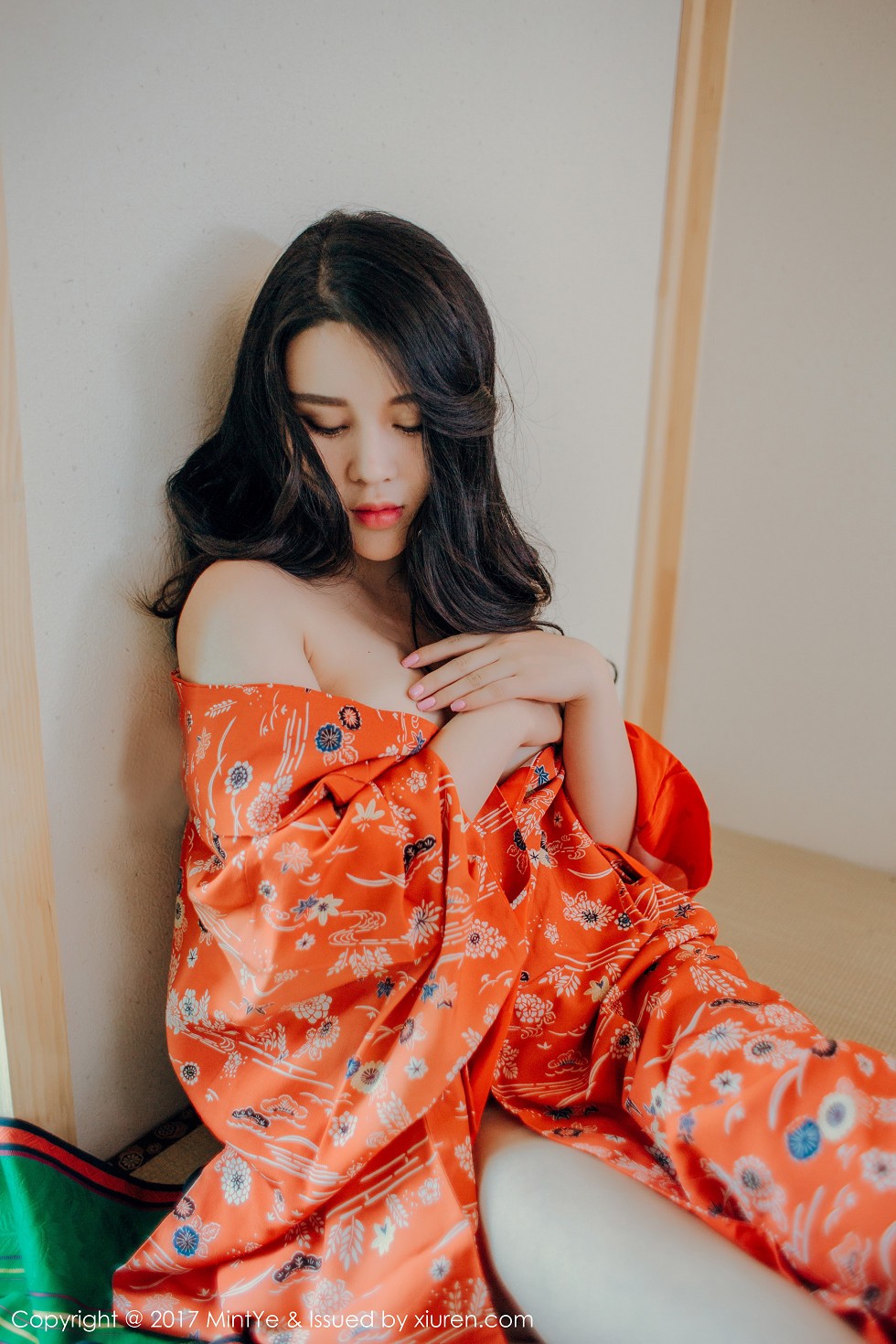 [MintYe薄荷叶]Vol.003_嫩模Sukki白色蕾丝透视内衣秀完美酥胸性感妖媚写真60P