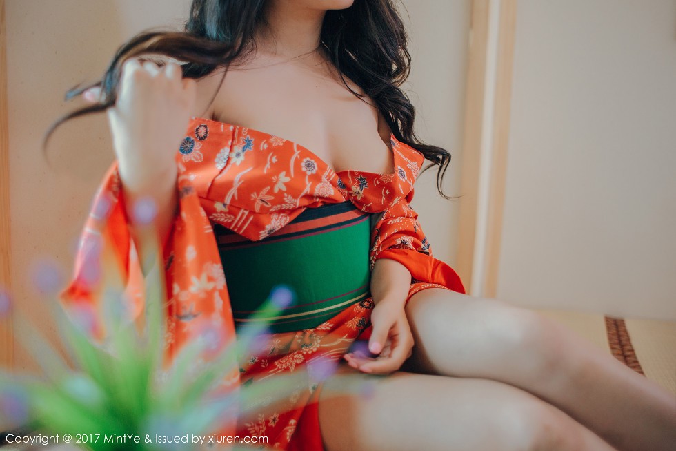 [MintYe薄荷叶]Vol.003_嫩模Sukki白色蕾丝透视内衣秀完美酥胸性感妖媚写真60P