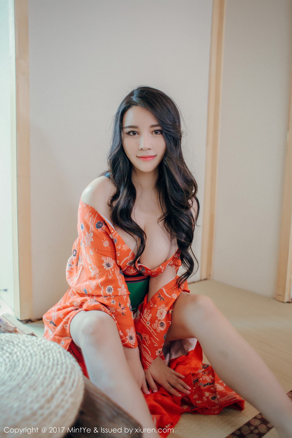 [MintYe薄荷叶]Vol.003_嫩模Sukki白色蕾丝透视内衣秀完美酥胸性感妖媚写真60P