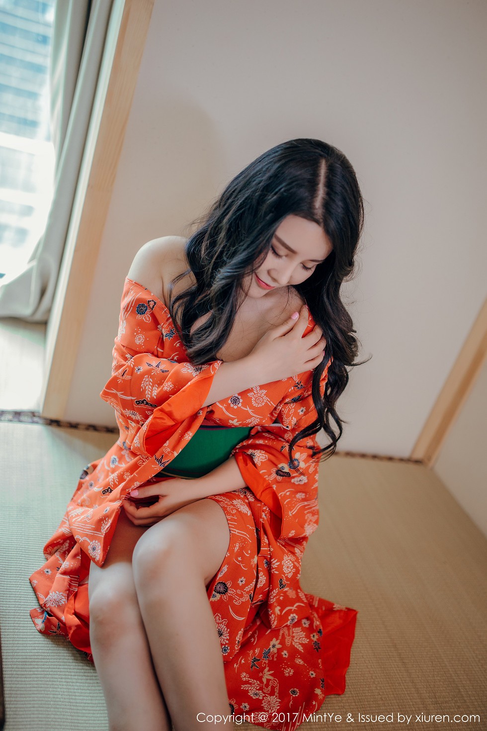 [MintYe薄荷叶]Vol.003_嫩模Sukki白色蕾丝透视内衣秀完美酥胸性感妖媚写真60P