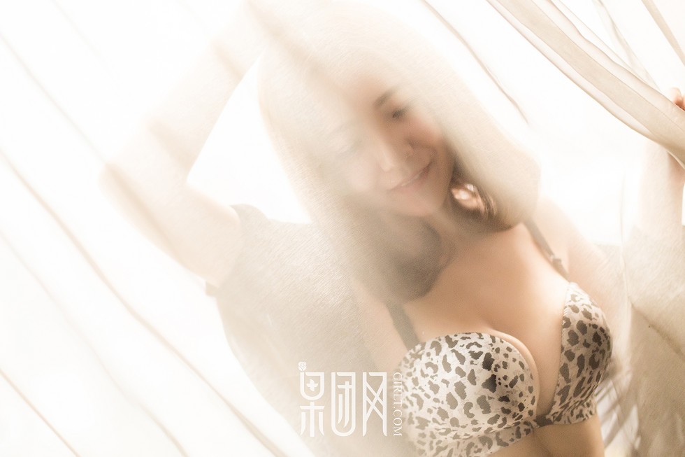 [GIRLT果团网]NO.139_黑色薄纱嫩模妹子私房豹纹内衣+红色吊带睡衣秀豪乳诱惑写真45P