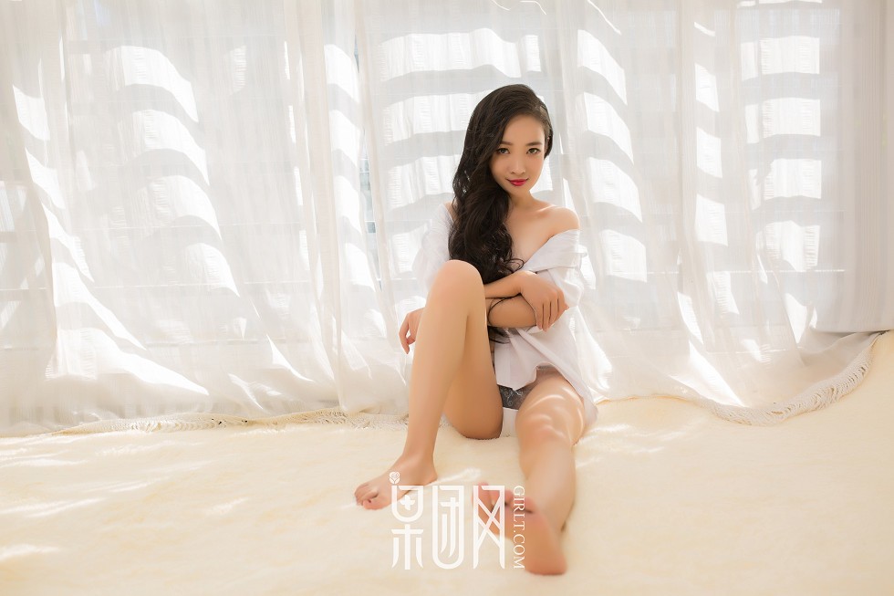 [GIRLT果团网]TG031_清纯学生妹私房制服配黑丝网袜+真空白衬衣撩人诱惑写真71P