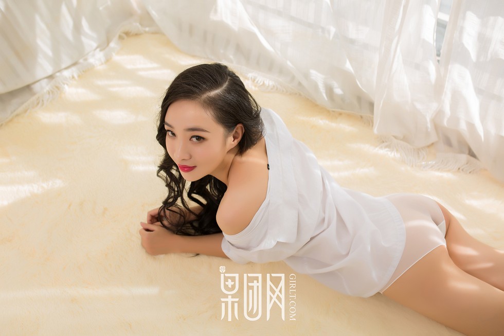 [GIRLT果团网]TG031_清纯学生妹私房制服配黑丝网袜+真空白衬衣撩人诱惑写真71P