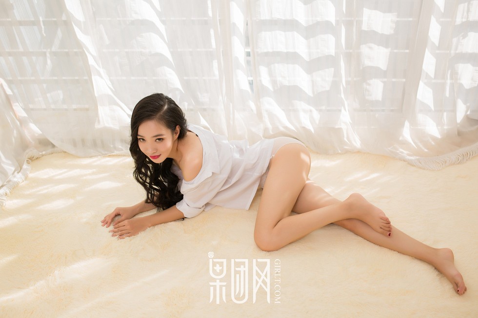 [GIRLT果团网]TG031_清纯学生妹私房制服配黑丝网袜+真空白衬衣撩人诱惑写真71P
