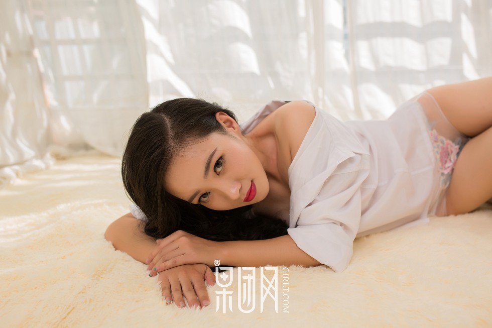 [GIRLT果团网]TG031_清纯学生妹私房制服配黑丝网袜+真空白衬衣撩人诱惑写真71P