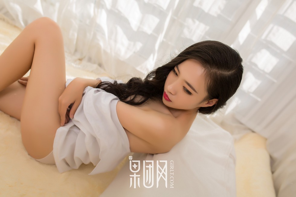 [GIRLT果团网]TG031_清纯学生妹私房制服配黑丝网袜+真空白衬衣撩人诱惑写真71P
