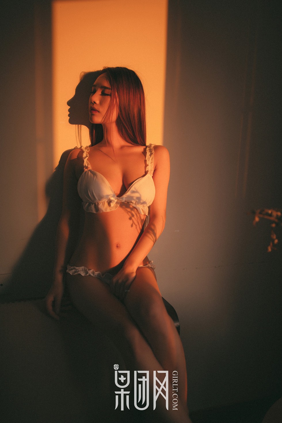 [GIRLT果团网]熊川纪信No.034_微笑女神私房白色蕾丝内衣秀完美身材诱惑写真41P