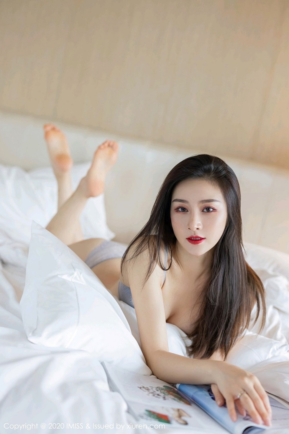 [IMISS爱蜜社]Vol.525_气质美女Vanessa私房床上性感内衣秀完美身材迷人诱惑写真56P