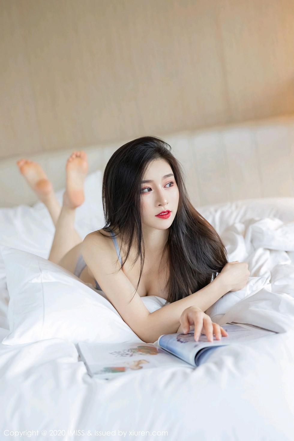 [IMISS爱蜜社]Vol.525_气质美女Vanessa私房床上性感内衣秀完美身材迷人诱惑写真56P
