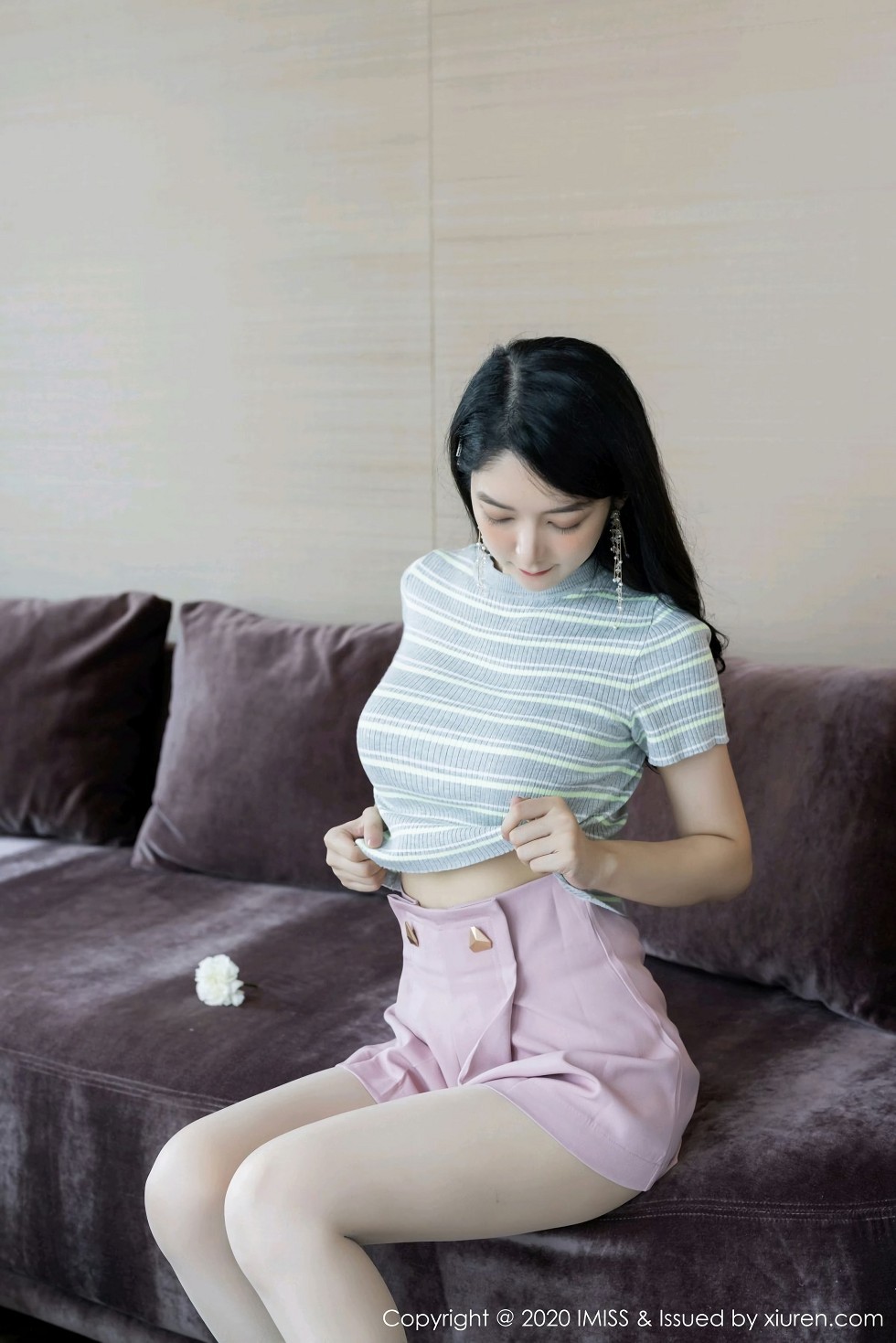 [IMISS爱蜜社]Vol.526_女神Angela小热巴私房床上半脱露性感内衣秀完美身材诱惑写真42P