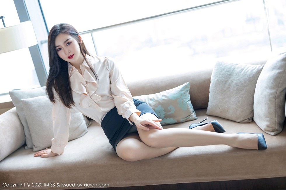 [IMISS爱蜜社]Vol.528_气质美女Vanessa经典职场制服主题沙发上性感内衣完美诱惑写真71P