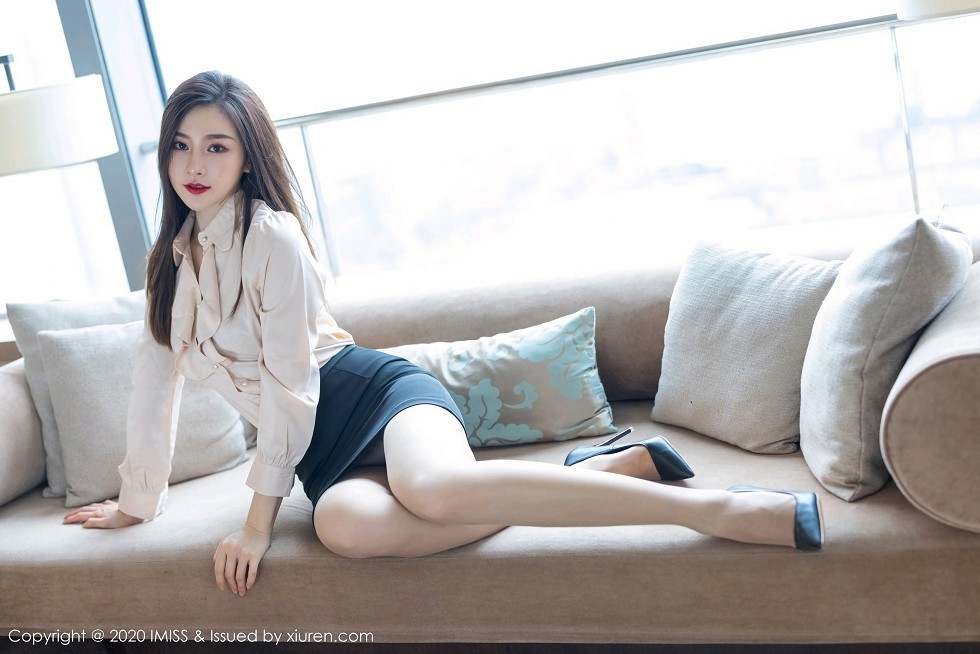 [IMISS爱蜜社]Vol.528_气质美女Vanessa经典职场制服主题沙发上性感内衣完美诱惑写真71P