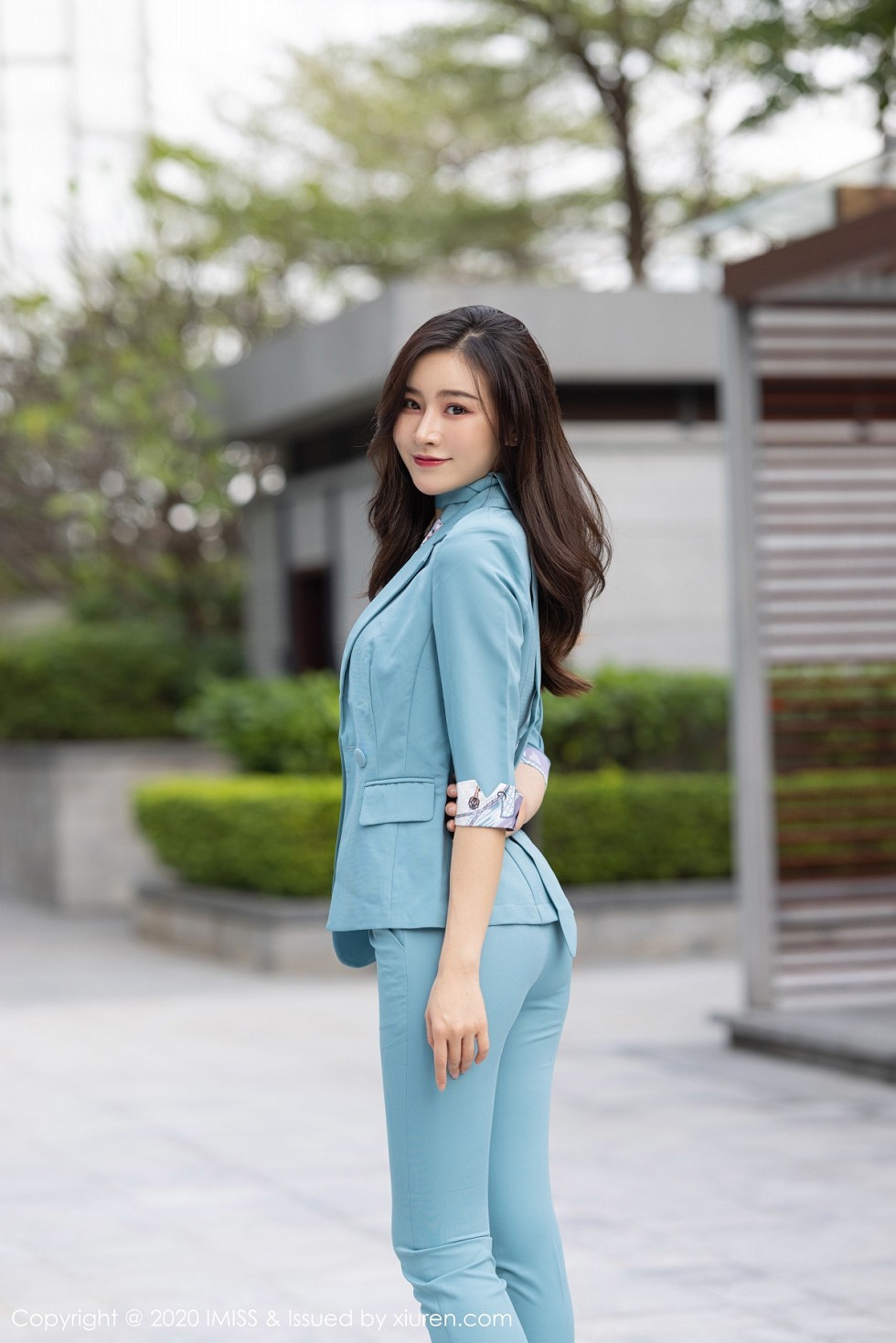 [IMISS爱蜜社]Vol.532_气质美女Vanessa浅蓝典雅职业装半脱露性感内衣撩人诱惑写真48P