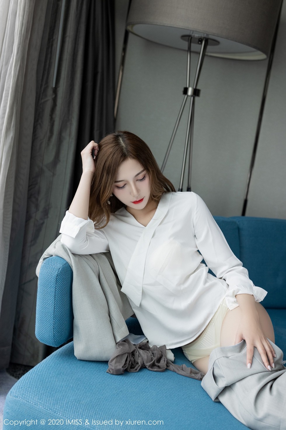 [IMISS爱蜜社]Vol.535_气质女神Lavinia肉洁白典雅服饰半脱露性感内衣完美诱惑写真54P