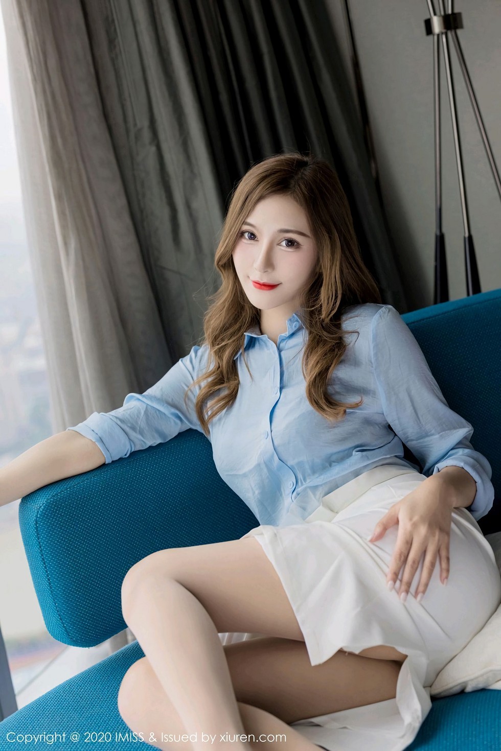 [IMISS爱蜜社]Vol.537_气质女神Lavinia肉私房沙发上半脱露黑色内衣完美诱惑写真48P
