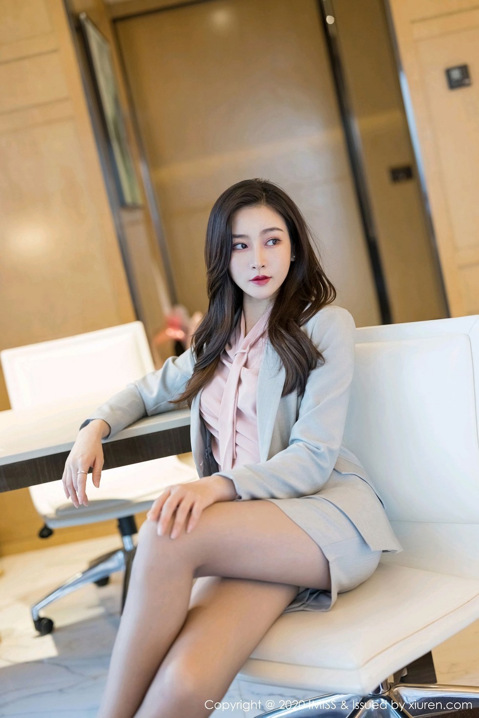 [IMISS爱蜜社]Vol.538_气质美女Vanessa脱OL制服露性感内衣秀完美身材诱惑写真60P