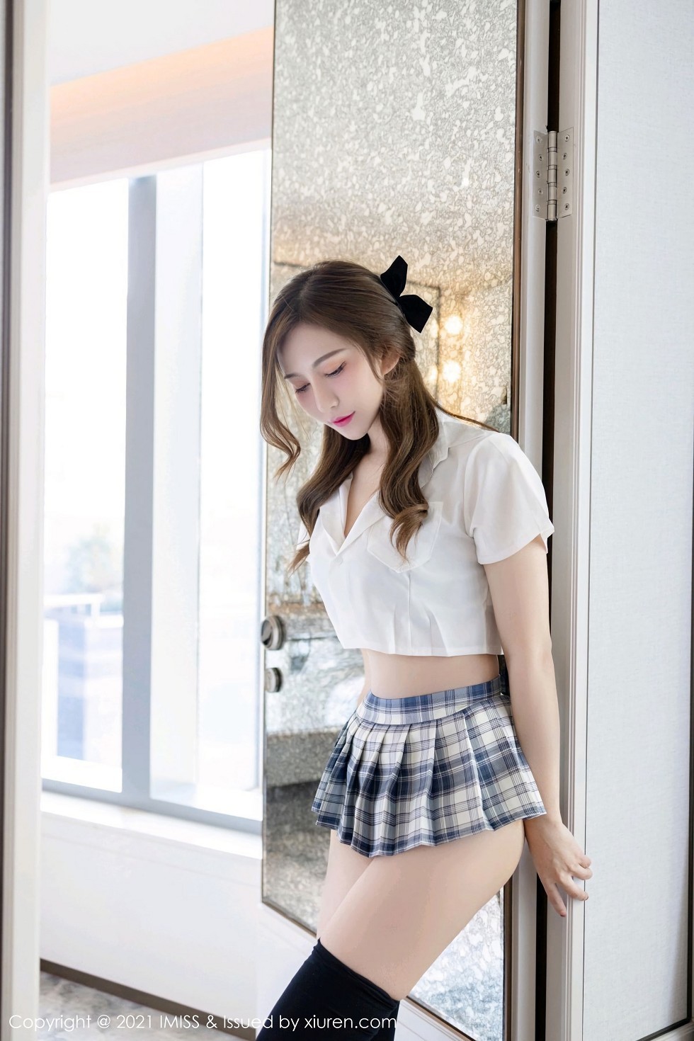 [IMISS爱蜜社]Vol.543_气质女神Lavinia肉JK制服配黑丝筒袜露性感内衣诱惑写真61P
