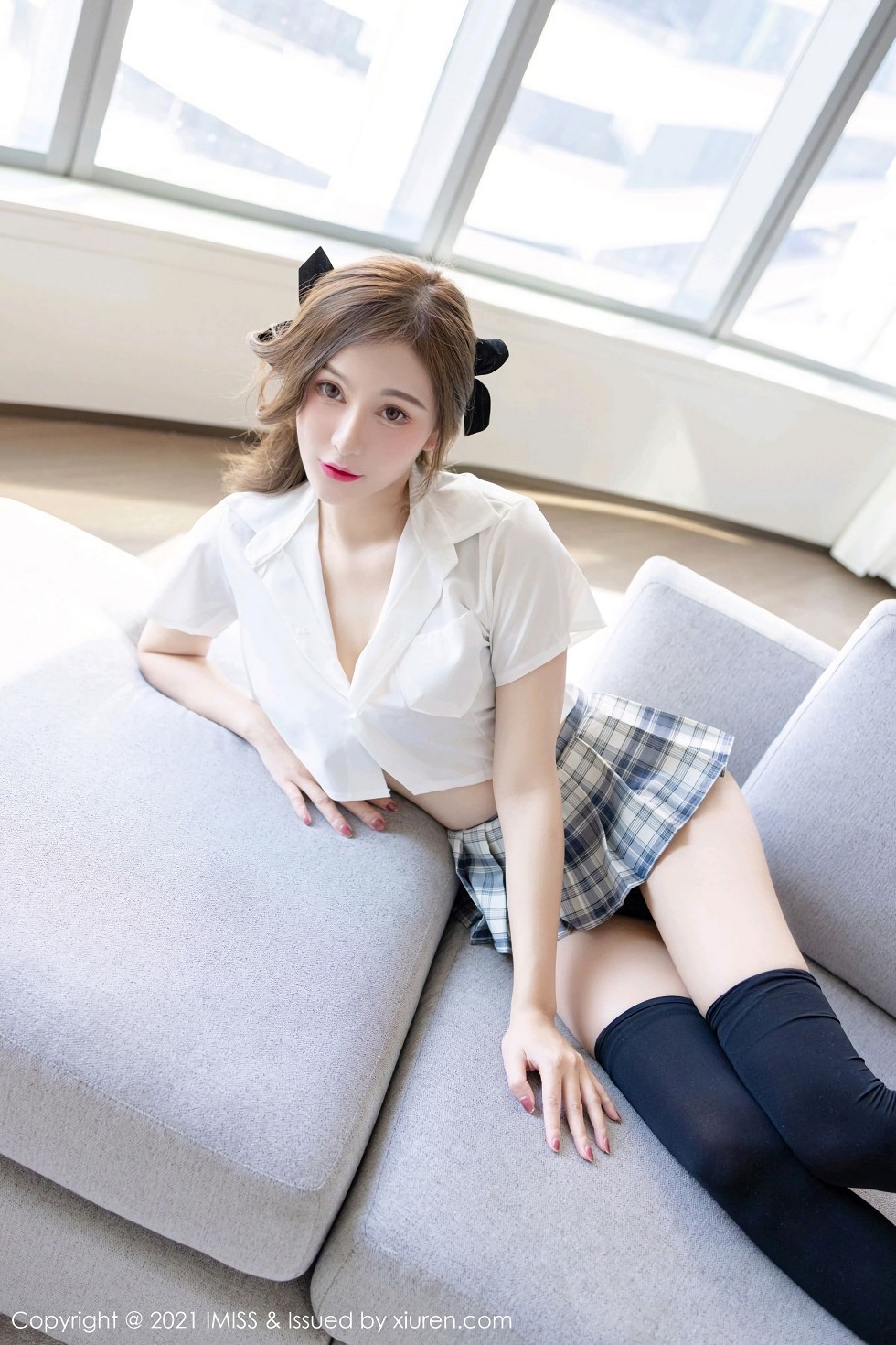 [IMISS爱蜜社]Vol.543_气质女神Lavinia肉JK制服配黑丝筒袜露性感内衣诱惑写真61P