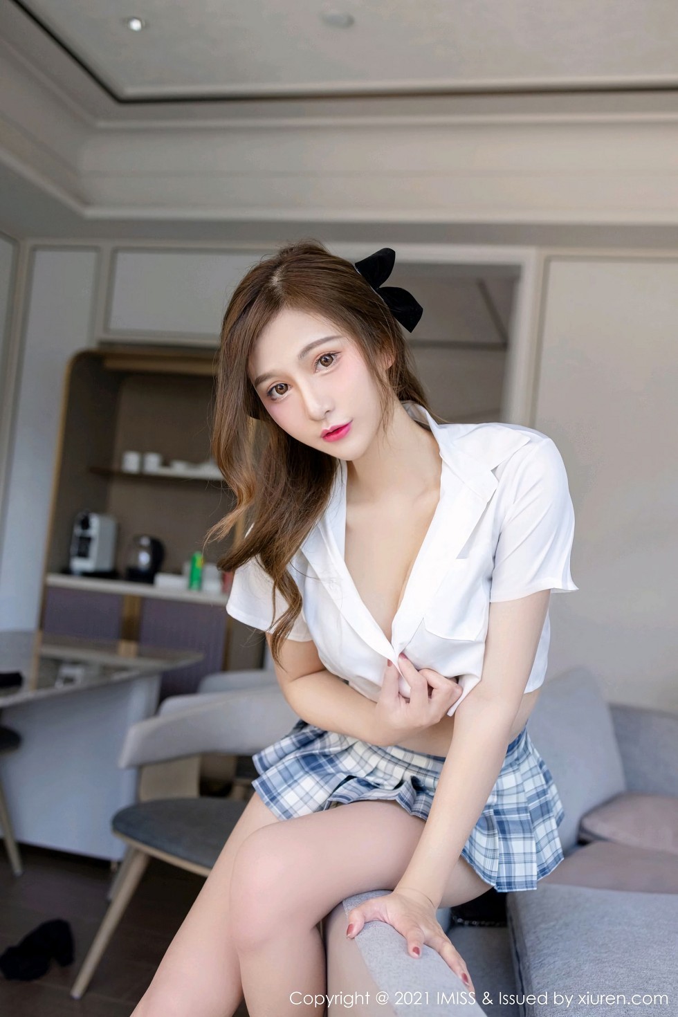 [IMISS爱蜜社]Vol.543_气质女神Lavinia肉JK制服配黑丝筒袜露性感内衣诱惑写真61P