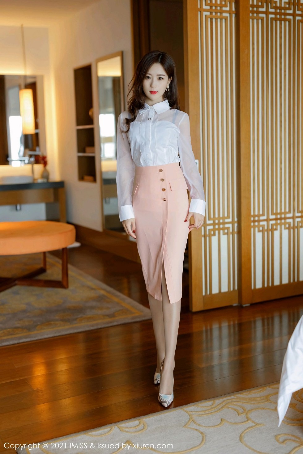 [IMISS爱蜜社]Vol.544_嫩模杨紫嫣Cynthia经典白衬衣配粉色短裙秀丝袜美腿诱惑写真62P