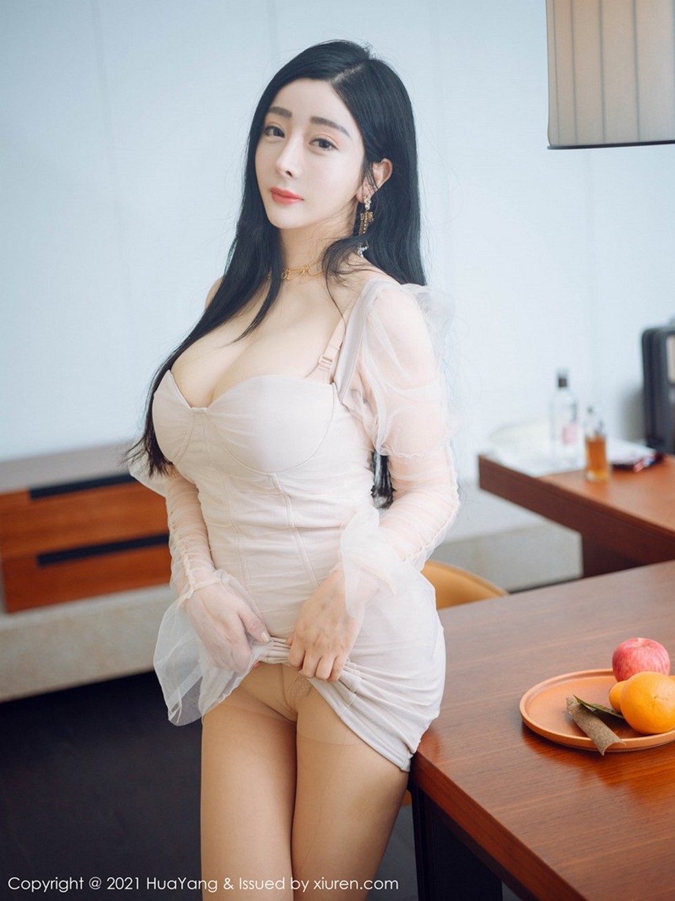 [HuaYang花漾]Vol.346_嫩模允爾厦门旅拍私房粉色绢纱配无内肉丝裤袜惹火诱惑写真47P