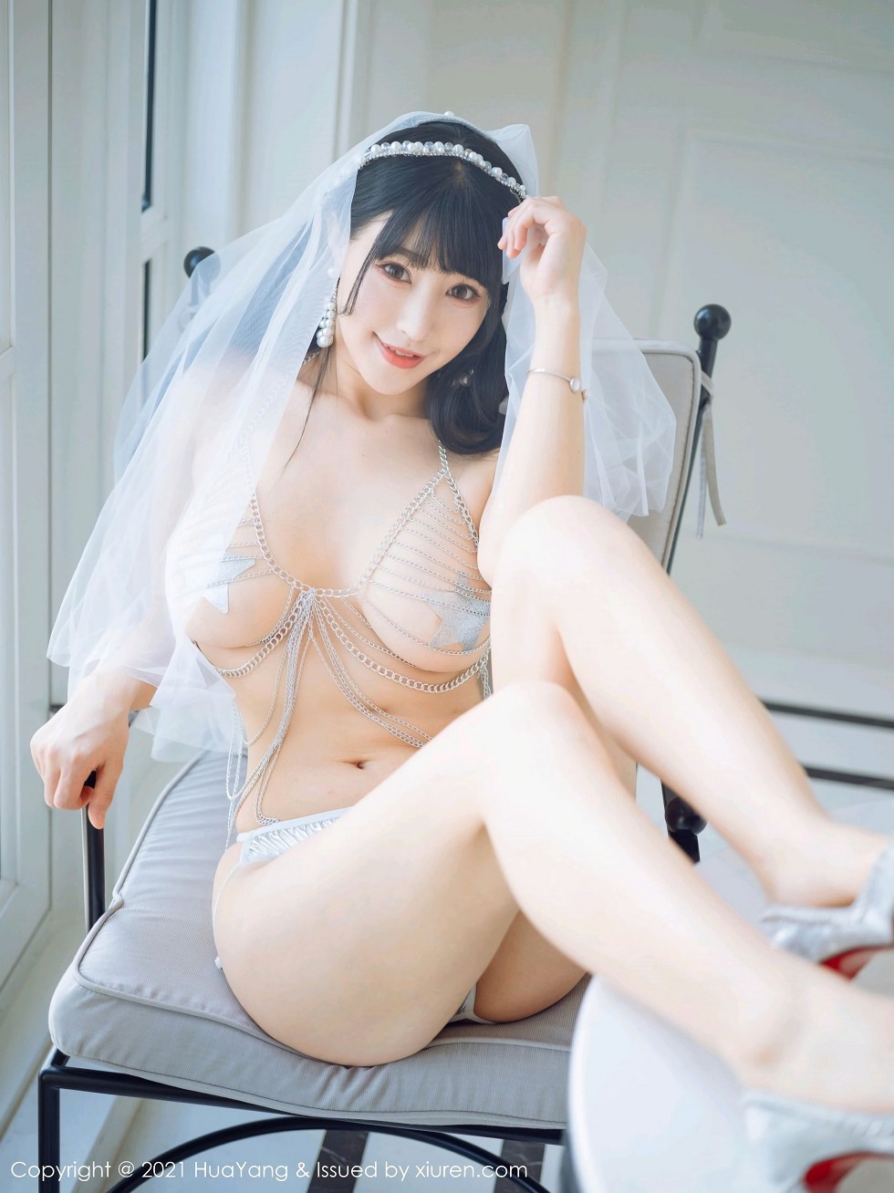 [HuaYang花漾]Vol.352_女神朱可儿Flower厦门旅拍情趣婚纱金缕衣露傲人豪乳诱惑写真62P