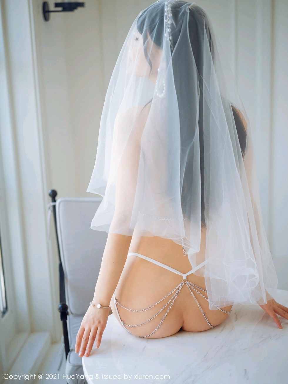 [HuaYang花漾]Vol.352_女神朱可儿Flower厦门旅拍情趣婚纱金缕衣露傲人豪乳诱惑写真62P