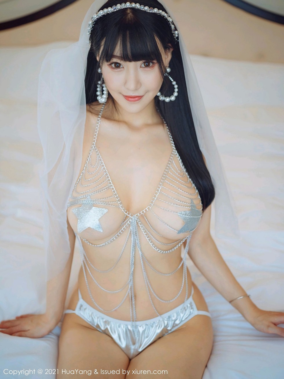 [HuaYang花漾]Vol.352_女神朱可儿Flower厦门旅拍情趣婚纱金缕衣露傲人豪乳诱惑写真62P
