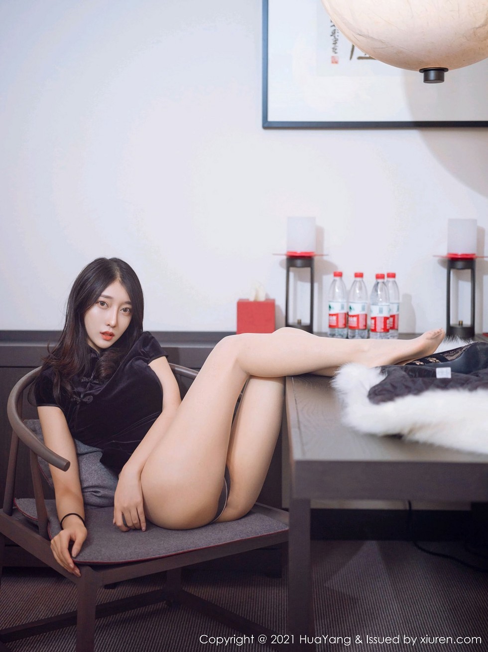 [HuaYang花漾]Vol.353_嫩模玥儿玥er杭州旅拍古韵典雅旗袍配肉丝裤袜诱惑写真57P