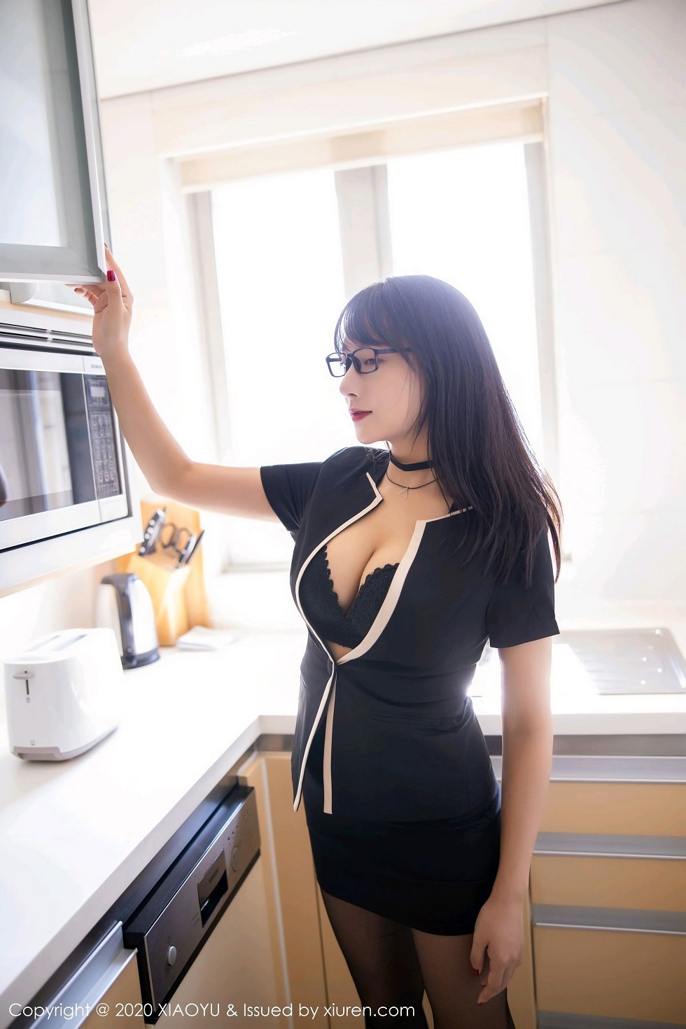 [XiaoYu画语界]Vol.436_嫩模何嘉颖经典职场制服半脱露豪乳开档黑丝裤袜诱惑写真100P
