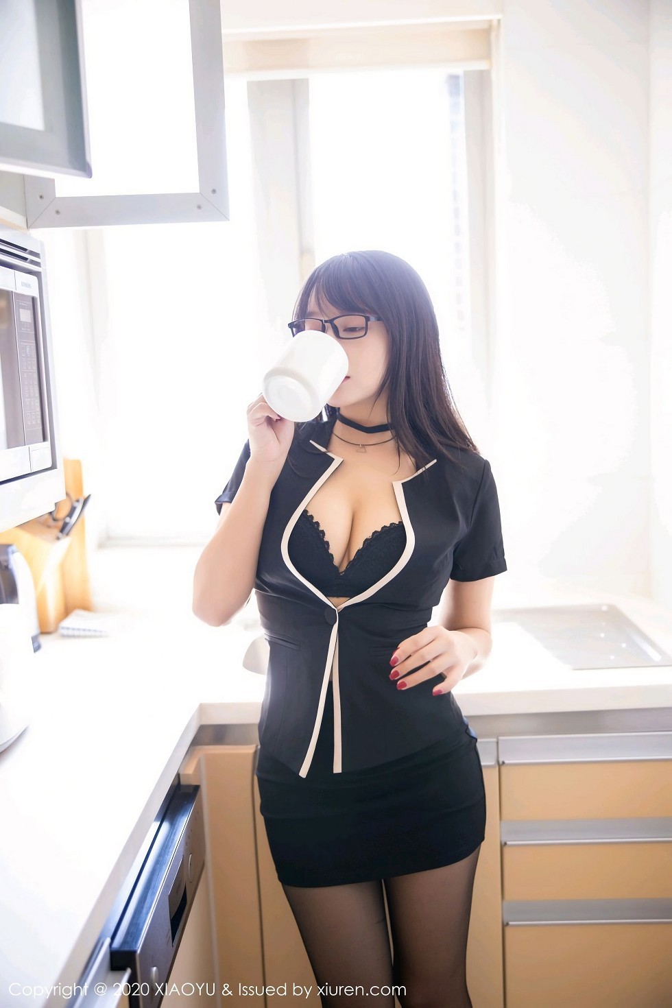 [XiaoYu画语界]Vol.436_嫩模何嘉颖经典职场制服半脱露豪乳开档黑丝裤袜诱惑写真100P