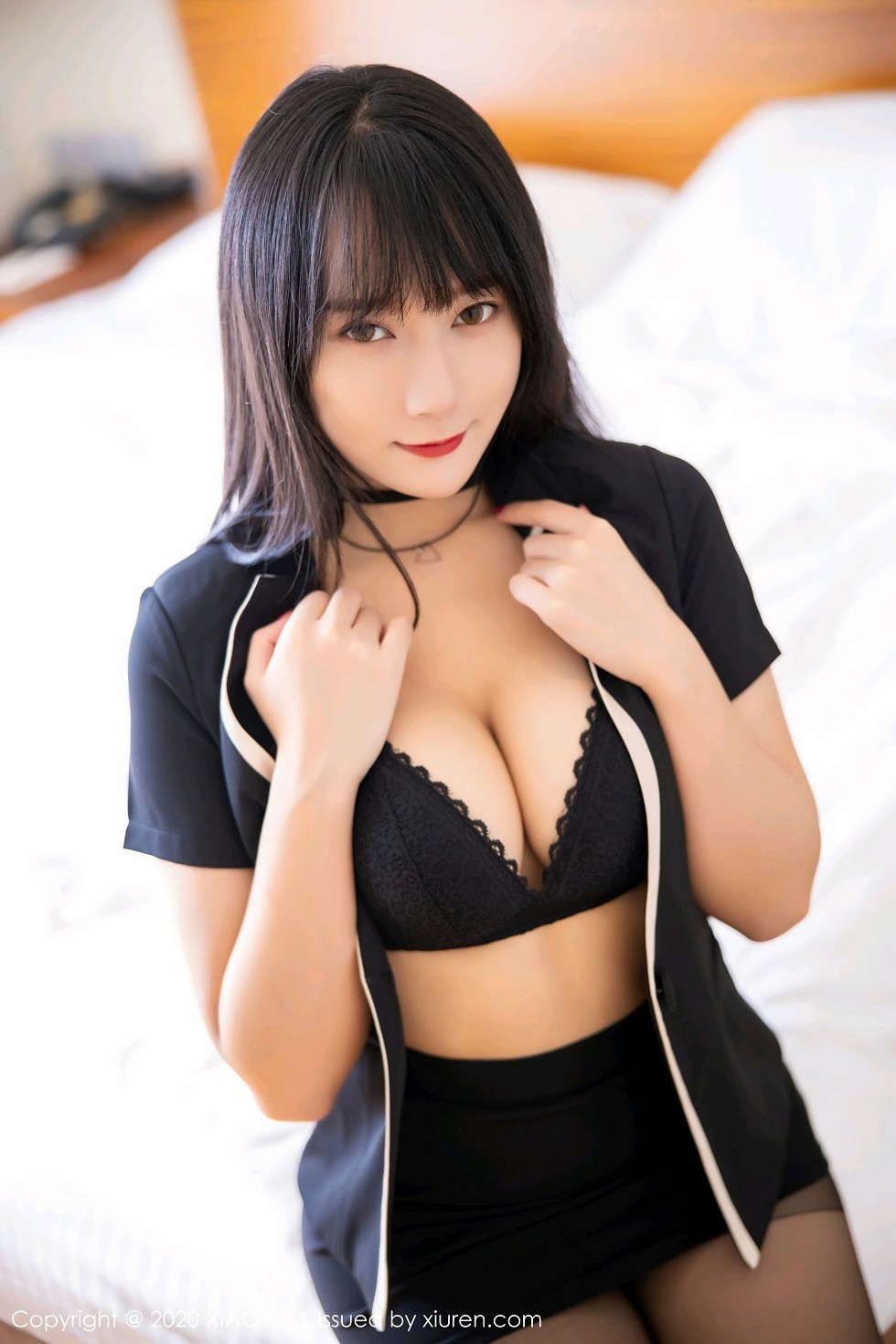 [XiaoYu画语界]Vol.436_嫩模何嘉颖经典职场制服半脱露豪乳开档黑丝裤袜诱惑写真100P