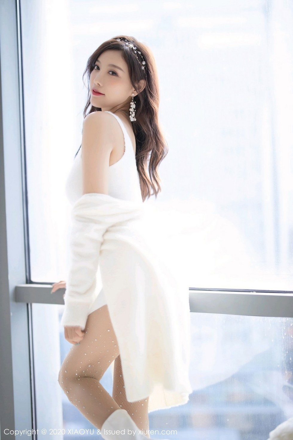[XiaoYu画语界]Vol.437_女神杨晨晨sugar圣诞主题白色绒毛内衣配白丝网袜诱惑写真74P