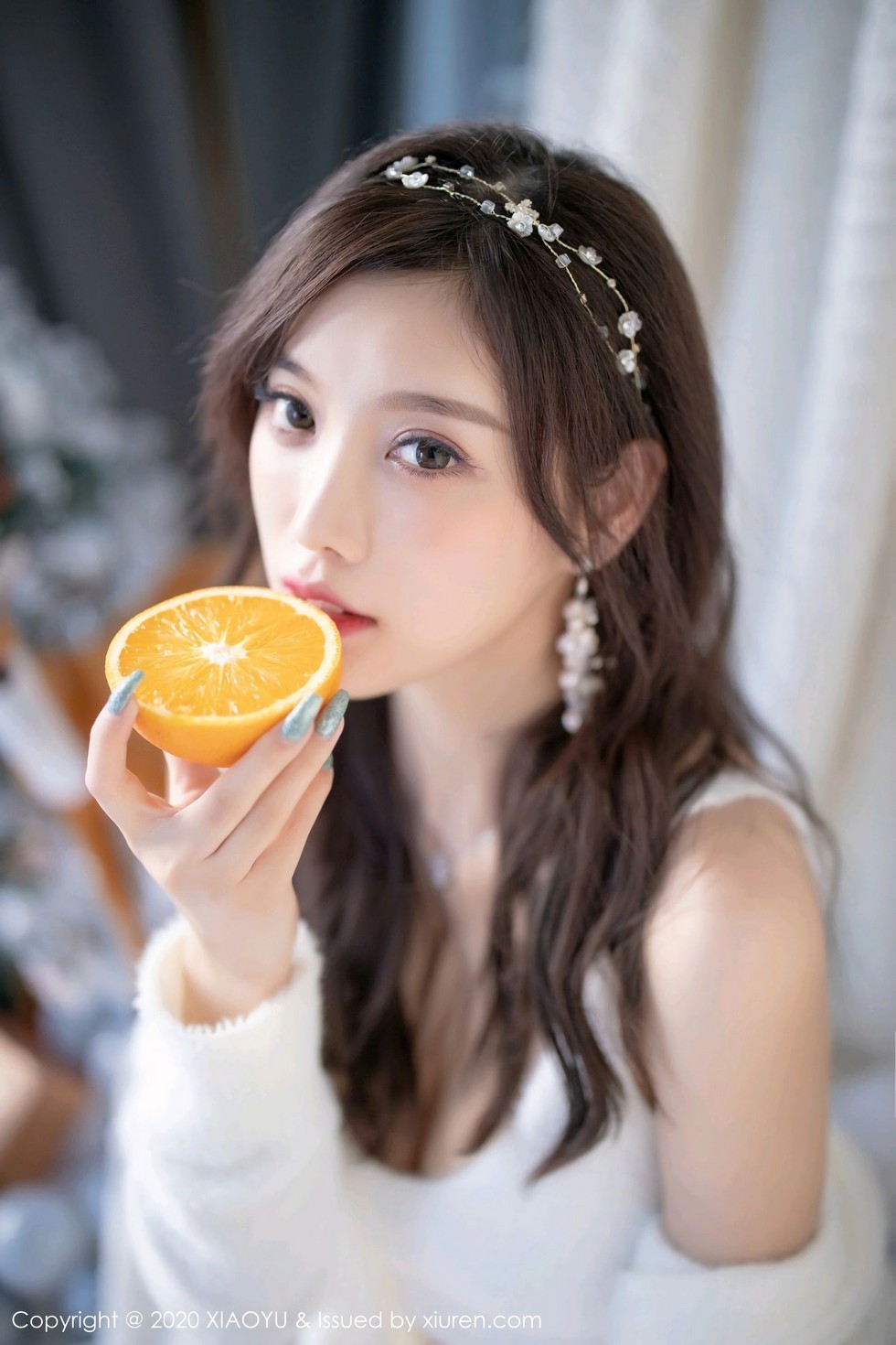 [XiaoYu画语界]Vol.437_女神杨晨晨sugar圣诞主题白色绒毛内衣配白丝网袜诱惑写真74P