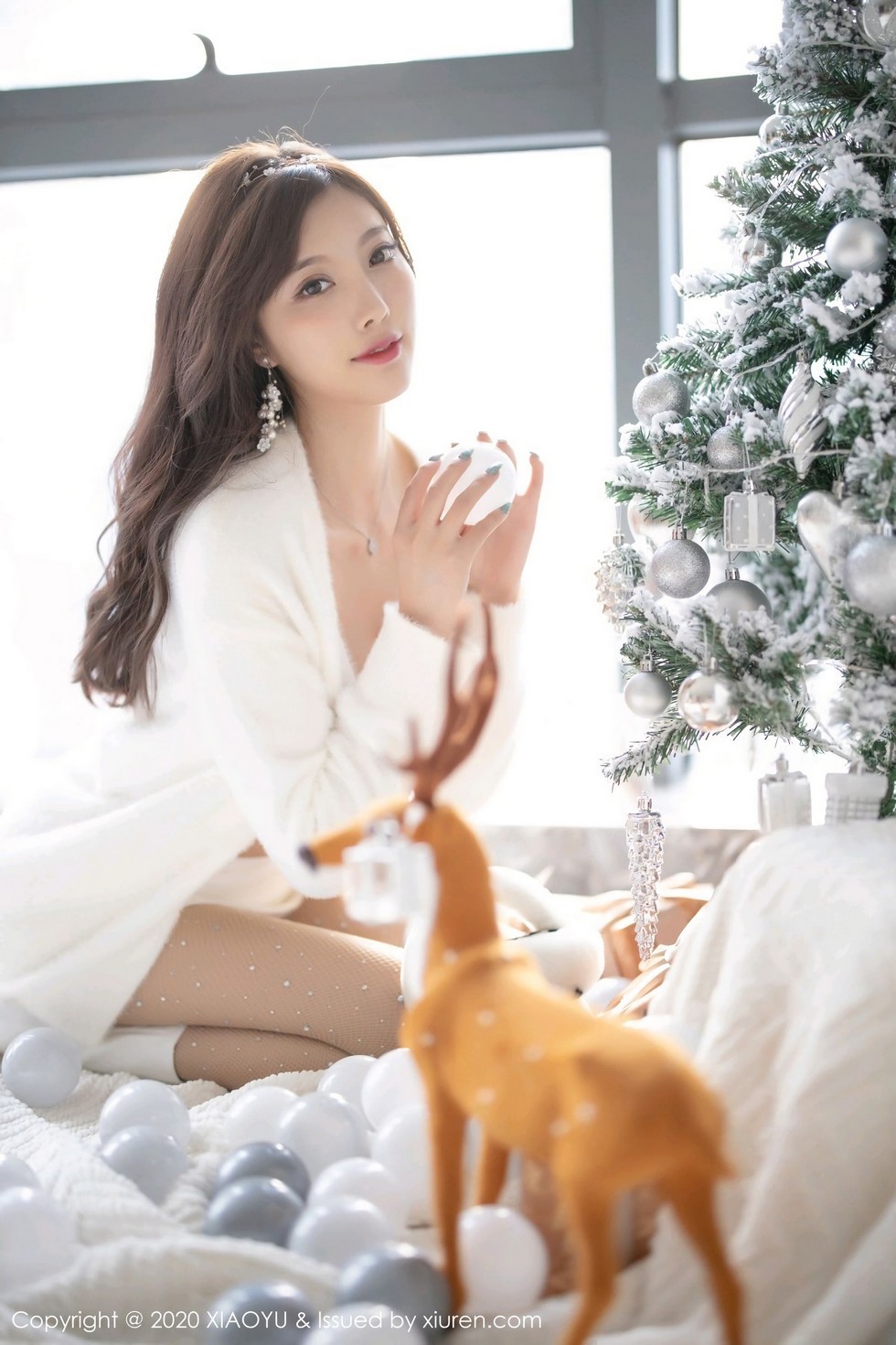 [XiaoYu画语界]Vol.437_女神杨晨晨sugar圣诞主题白色绒毛内衣配白丝网袜诱惑写真74P
