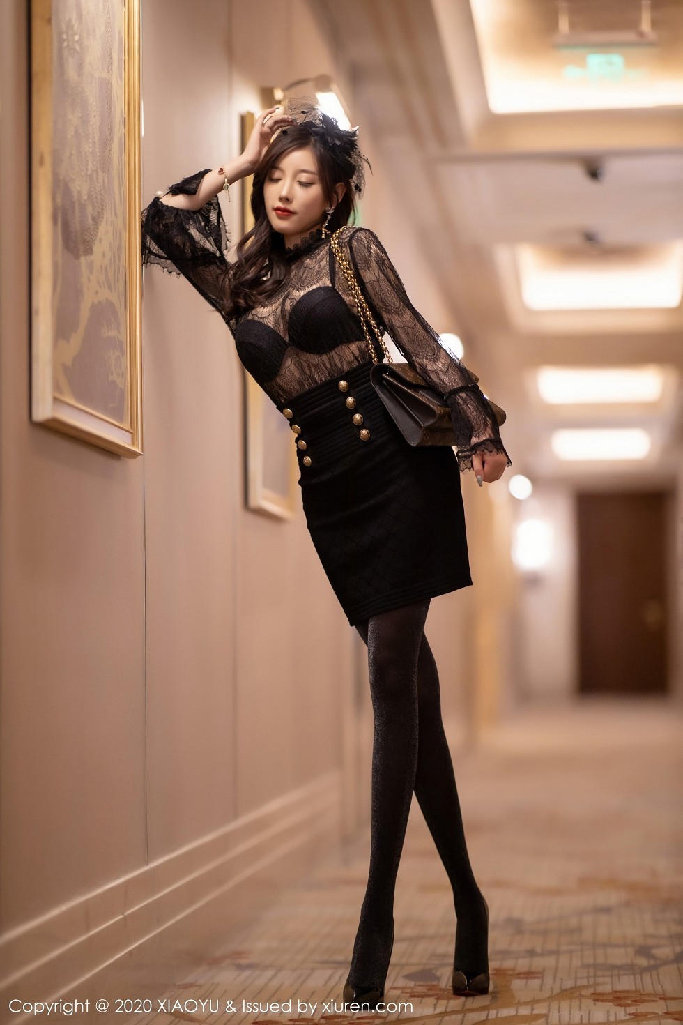 [XiaoYu画语界]Vol.442_女神杨晨晨sugar成都旅拍黑色情趣内衣配黑丝裤袜诱惑写真75P