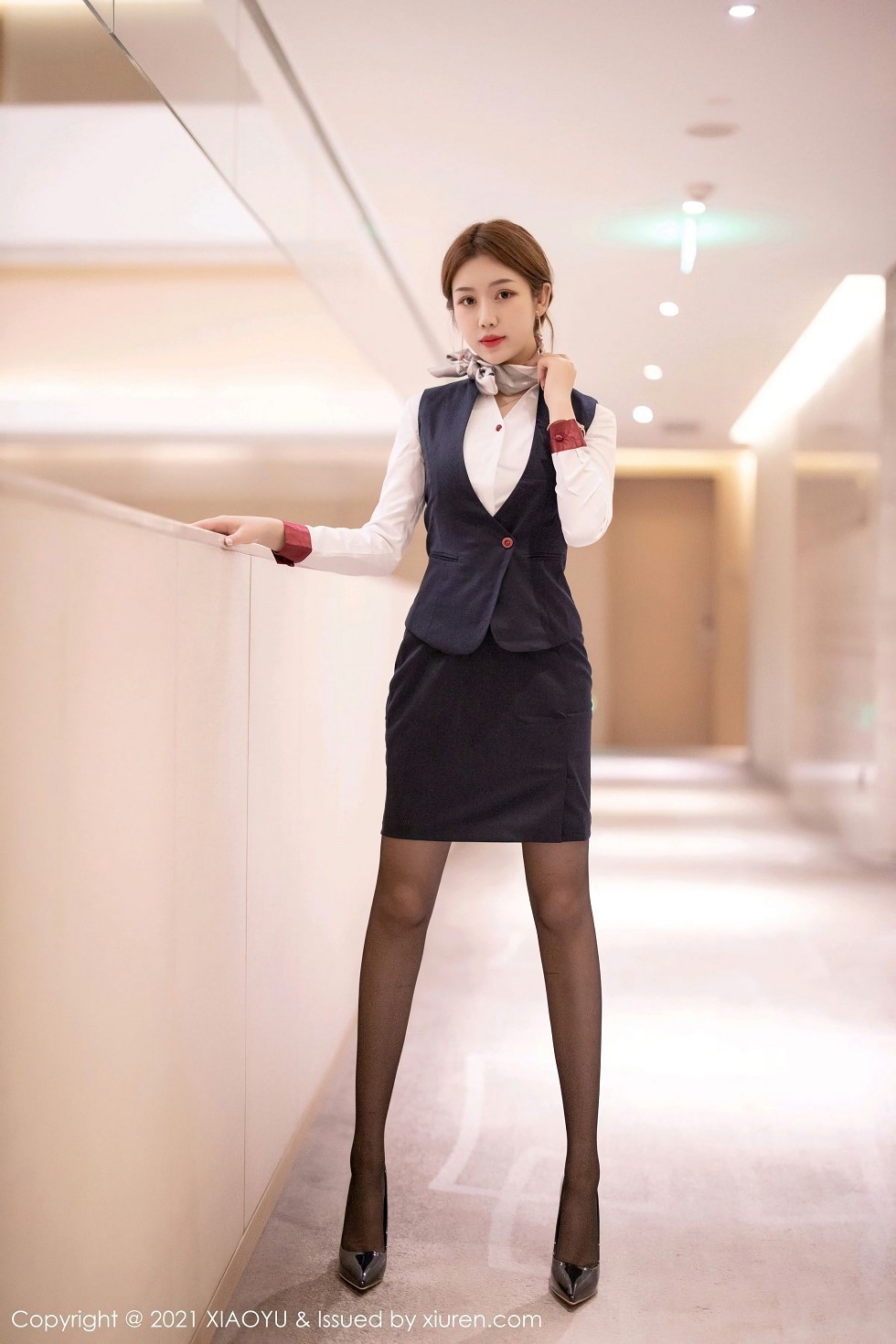 [XiaoYu画语界]Vol.449_嫩模梦梵经典空乘制服半脱露红色内衣蕾丝吊袜撩人诱惑写真77P