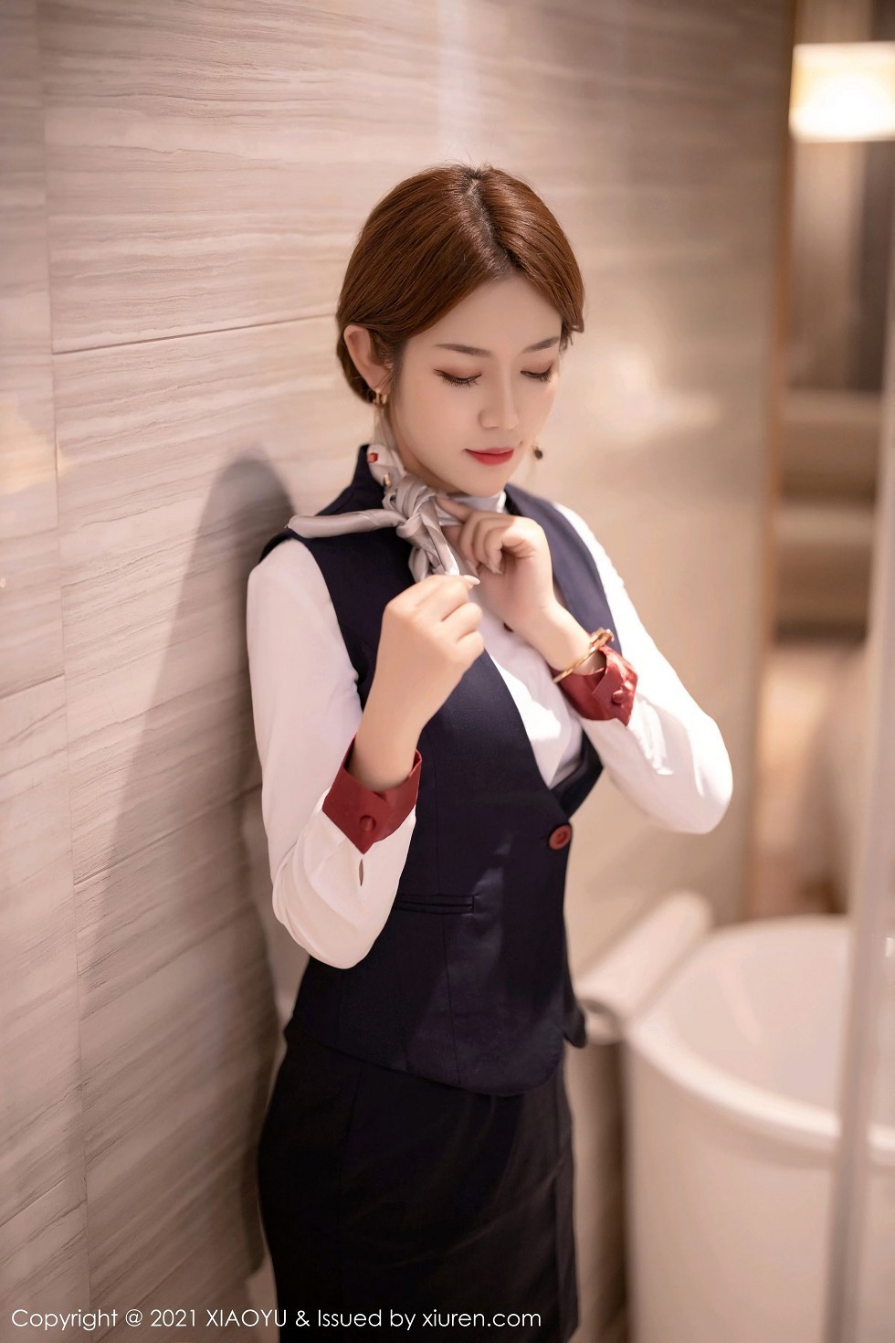 [XiaoYu画语界]Vol.449_嫩模梦梵经典空乘制服半脱露红色内衣蕾丝吊袜撩人诱惑写真77P