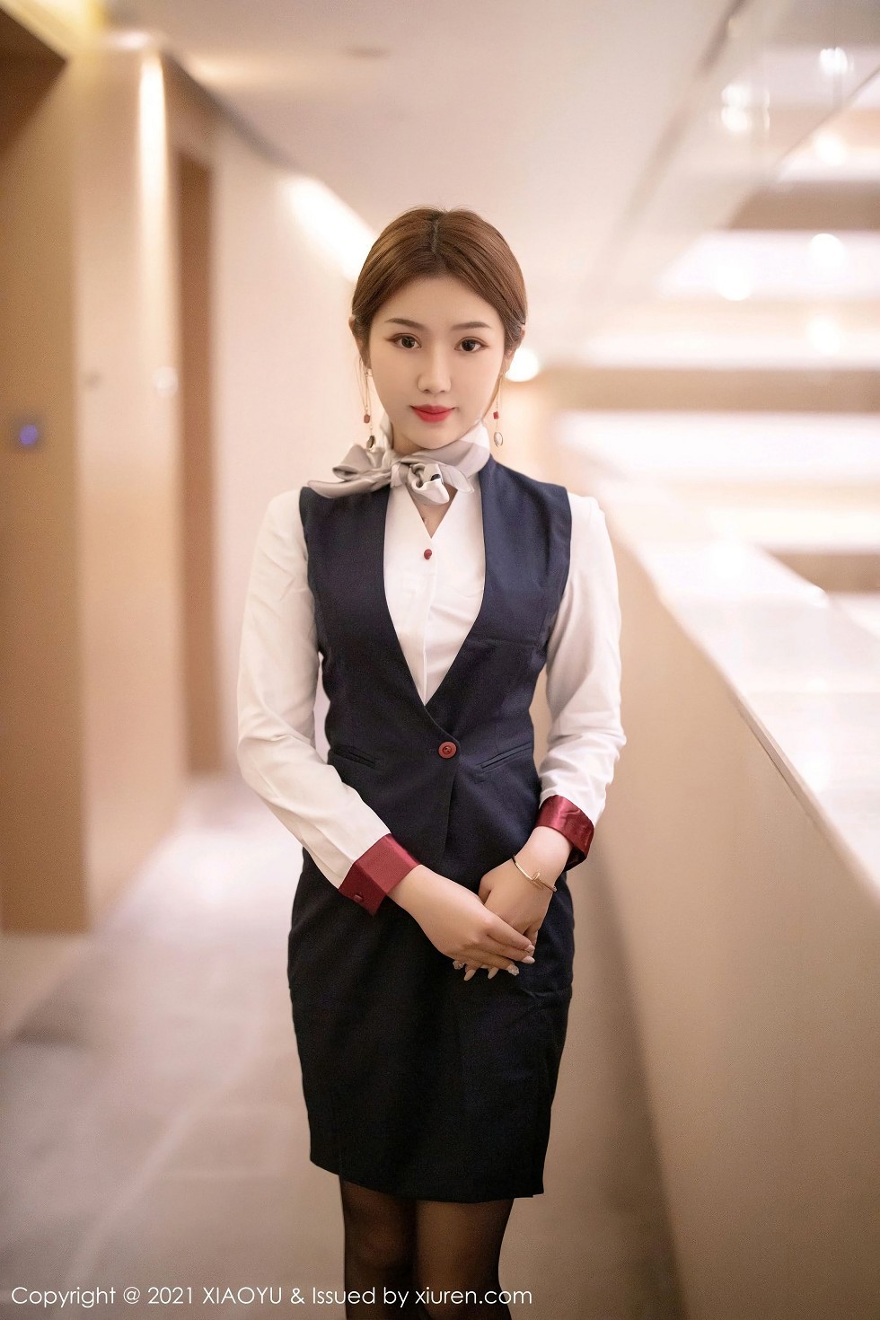 [XiaoYu画语界]Vol.449_嫩模梦梵经典空乘制服半脱露红色内衣蕾丝吊袜撩人诱惑写真77P