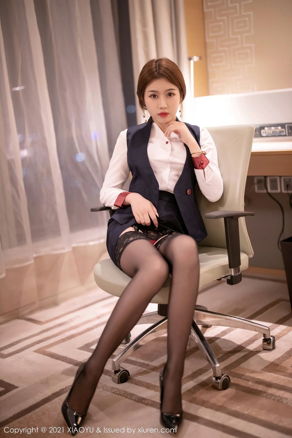 [XiaoYu画语界]Vol.449_嫩模梦梵经典空乘制服半脱露红色内衣蕾丝吊袜撩人诱惑写真77P