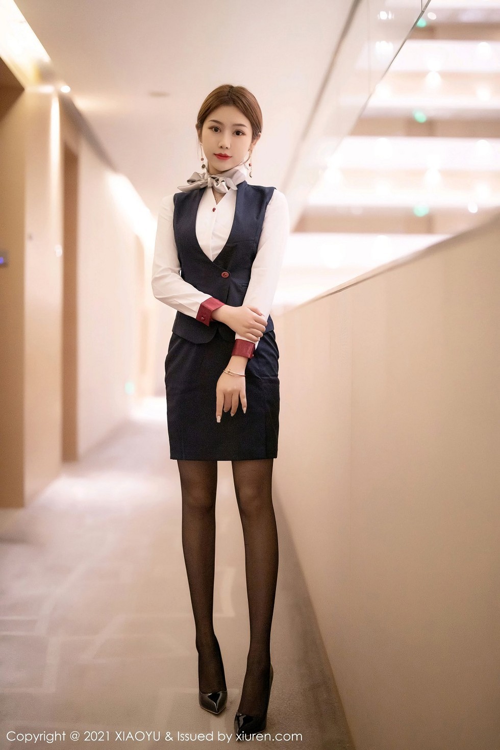 [XiaoYu画语界]Vol.449_嫩模梦梵经典空乘制服半脱露红色内衣蕾丝吊袜撩人诱惑写真77P