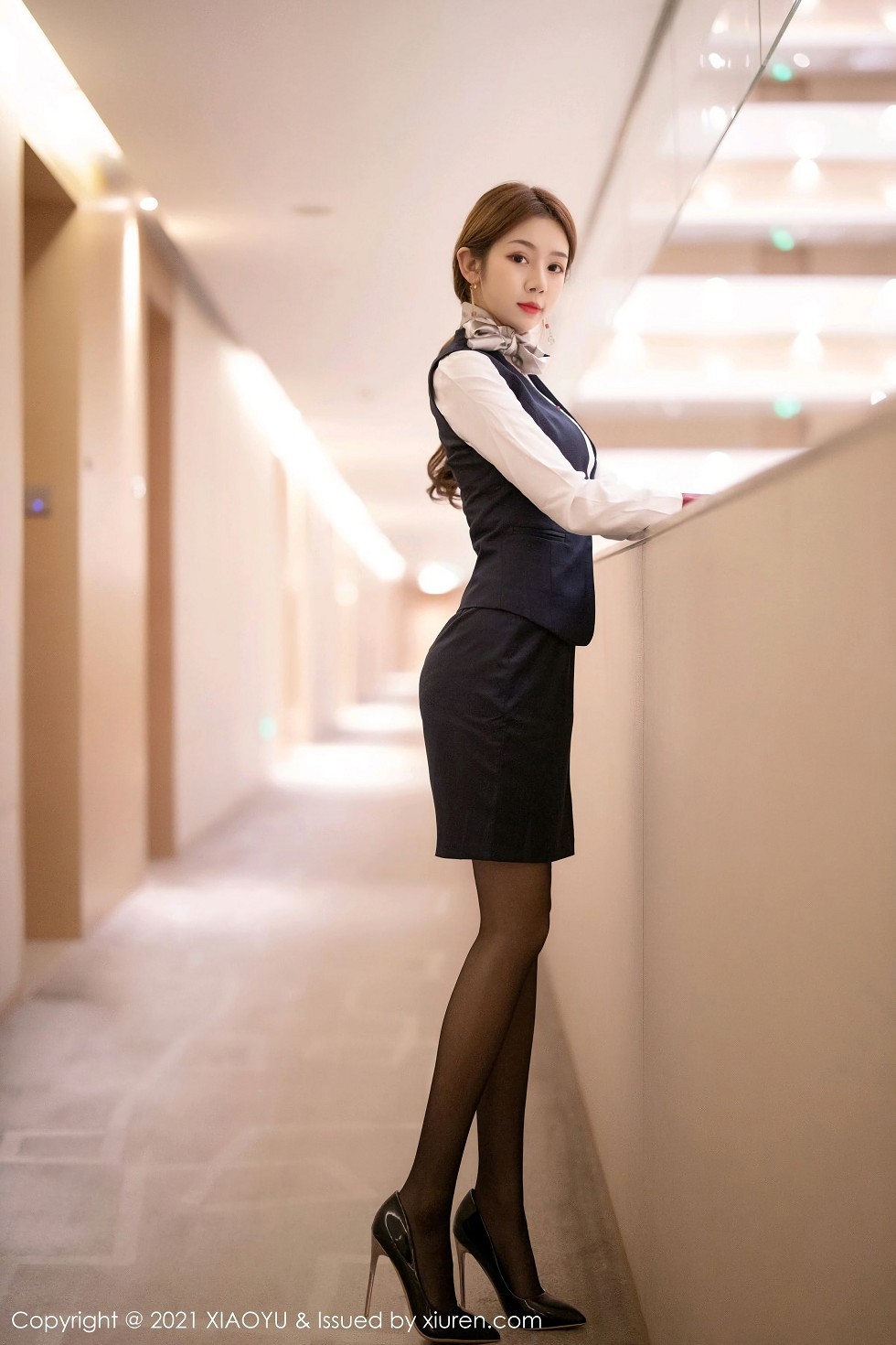 [XiaoYu画语界]Vol.449_嫩模梦梵经典空乘制服半脱露红色内衣蕾丝吊袜撩人诱惑写真77P