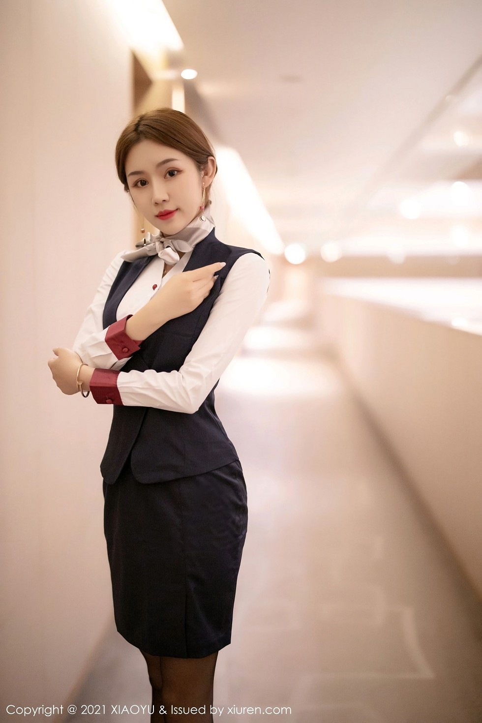 [XiaoYu画语界]Vol.449_嫩模梦梵经典空乘制服半脱露红色内衣蕾丝吊袜撩人诱惑写真77P