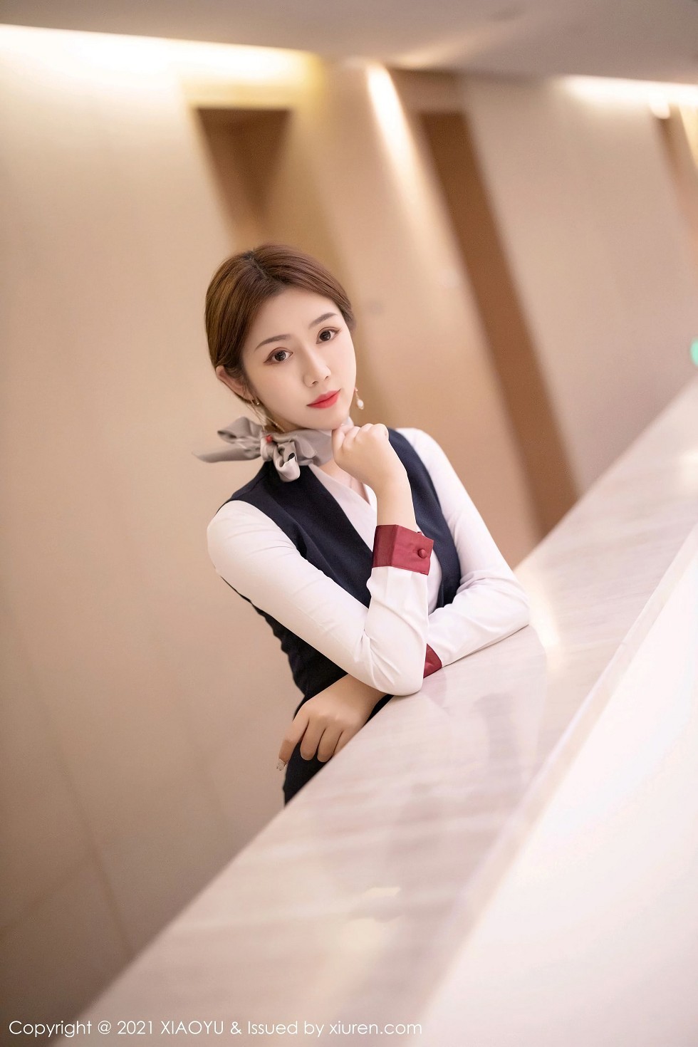 [XiaoYu画语界]Vol.449_嫩模梦梵经典空乘制服半脱露红色内衣蕾丝吊袜撩人诱惑写真77P
