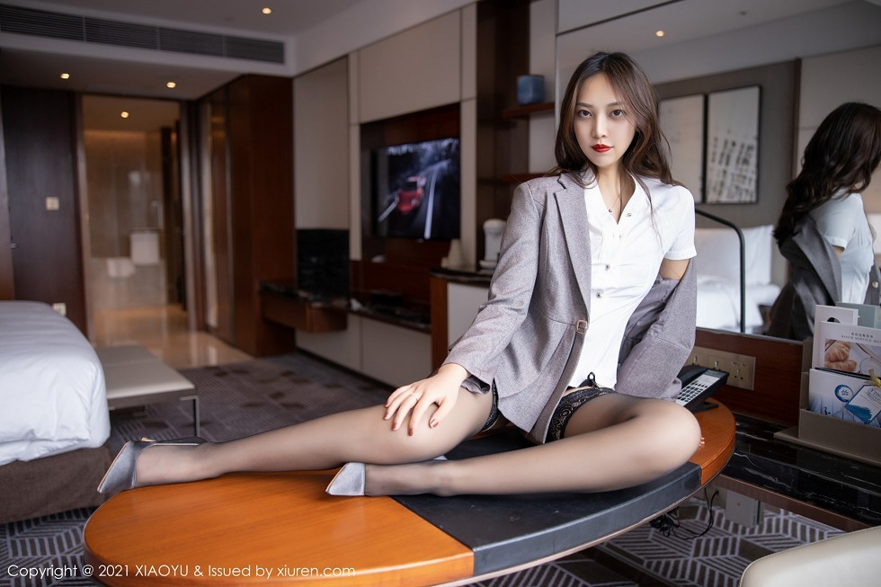 [XiaoYu画语界]Vol.450_嫩模郑颖姗经典职场制服主题黑色蕾丝吊袜秀翘臀诱惑写真90P